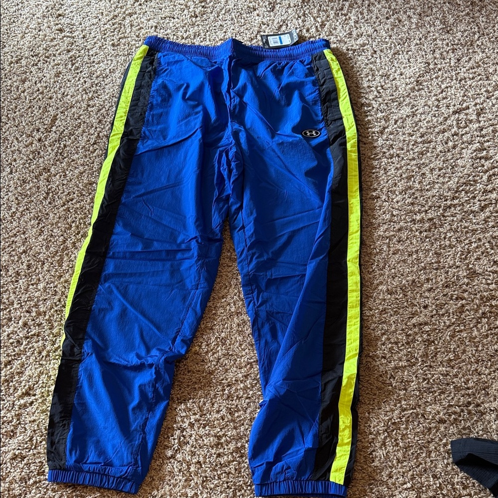 NWT Men’s XL Under Armour Blue Joggers with Black and Yellow Stripes